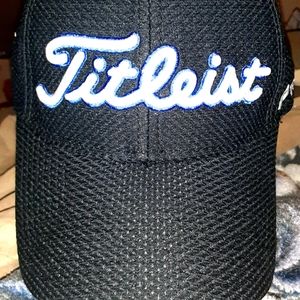 S/M fullback black &white Titleist pro V 1golf hat